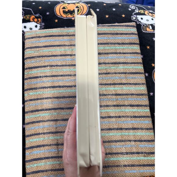 Disney The Aristocats Clamshell Case VHS Pre-Loved - Picture 3 of 5